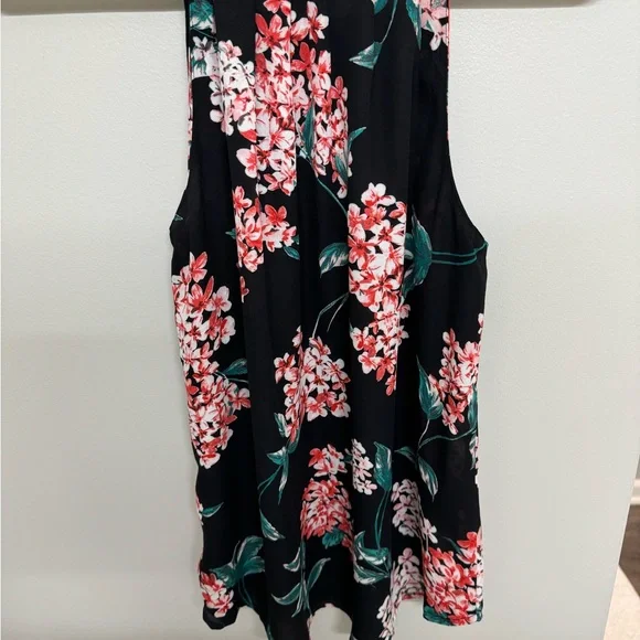 MIX BY 41 HAWTHORN
Millee Pleated Halter Blouse - Picture 2 of 7